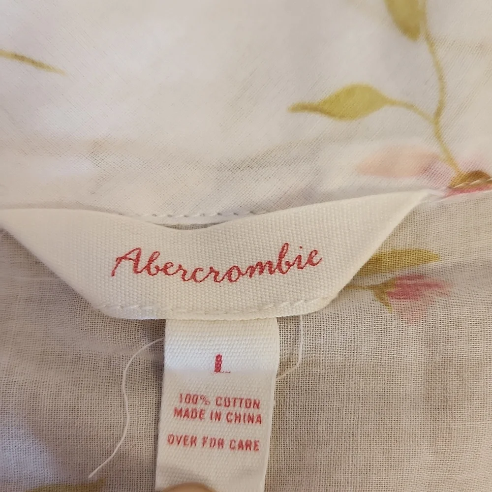 ABERCROMBIE Short Sleeved Floral Patterned Button up Blouse, size L - Picture 4 of 7